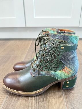 NWOB L’Artist Spring Step Women's Multicolor Lace-Up Ankle Boots - Green & Brown